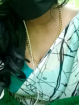 Snapshot of Aishu-tamil09 chatting on 12.16.24 Aishu-tamil09 online show from 12.16.24