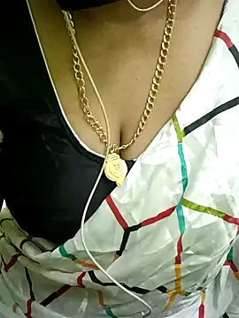 Snapshot of Aishu-tamil09 chatting on 12.20.24 Aishu-tamil09 online show from 12.20.24