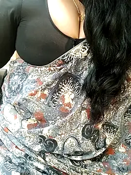 Snapshot of Aishu-tamil09 chatting on 10.29.25 Aishu-tamil09 online show from 10.29.25