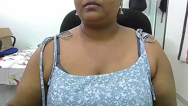 Snapshot of tamil_ureniya chatting on 01.24.25 tamil ureniya online show from 01.24.25