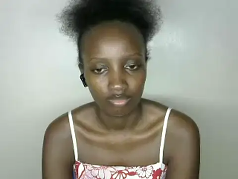 Snapshot of sweet-petite chatting on 12.30.24 sweet-petite online show from 12.30.24