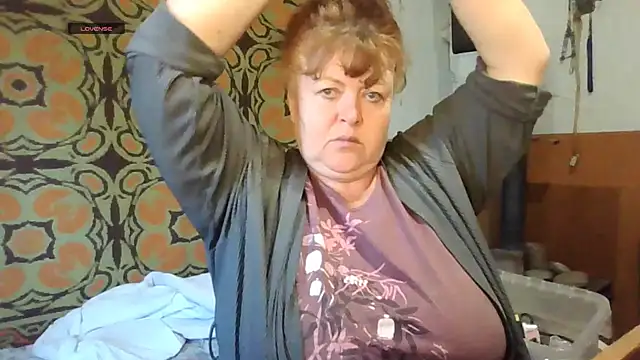 Snapshot of RoseRed69 chatting on 10.01.25 RoseRed69 online show from 10.01.25