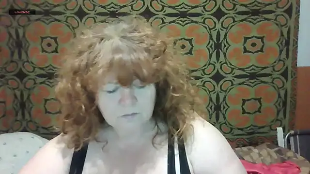 Snapshot of RoseRed69 chatting on 10.16.25 RoseRed69 online show from 10.16.25