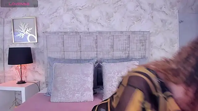 Luna18Pink online show from 04.18.26