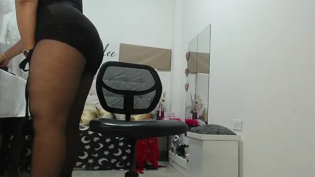 Snapshot of Jadeee_ chatting on 03.16.25 Jadeee  online show from 03.16.25