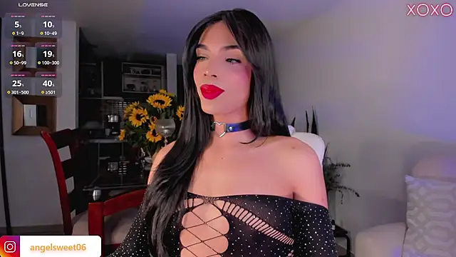 Snapshot of ANGELL06 chatting on 10.01.25 ANGELL06 online show from 10.01.25