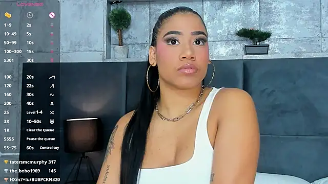 Snapshot of Salome_Diaz_ chatting on 03.04.25 Salome Diaz  online show from 03.04.25
