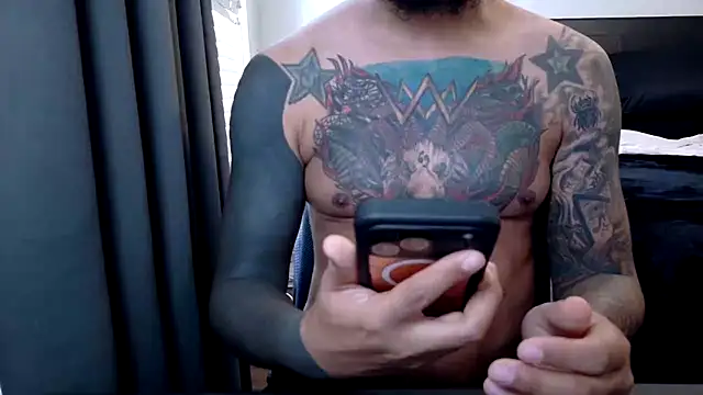 Snapshot of WyattBBC chatting on 02.10.26 WyattBBC online show from 02.10.26