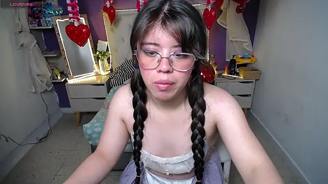 Snapshot of Ingrid_Casas chatting on 02.21.25 Ingrid Casas online show from 02.21.25