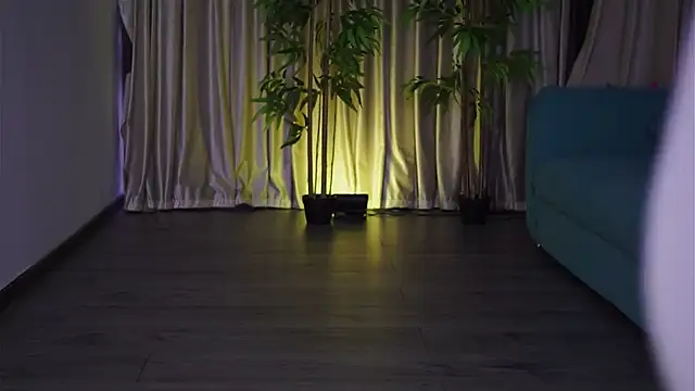 Snapshot of MissKiarra chatting on 02.20.25 MissKiarra online show from 02.20.25