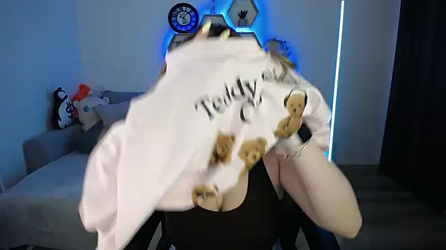 SabrinViolet online show from 03.16.26