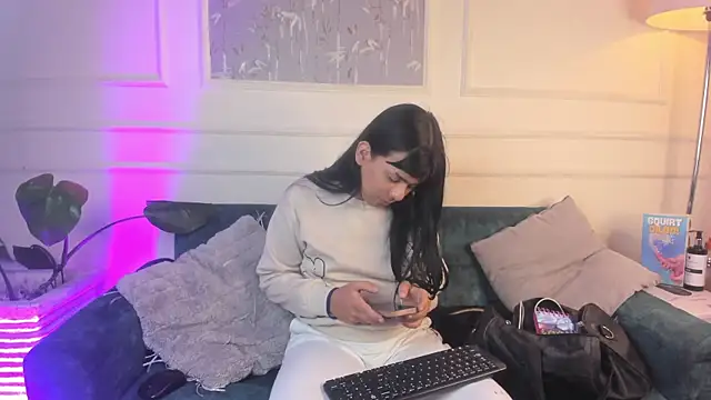 yossi peach cute online show from 04.27.26