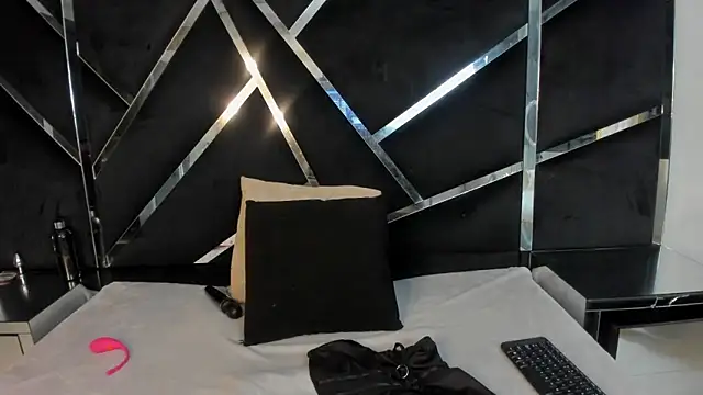 Ivanna18 x online show from 11.20.25