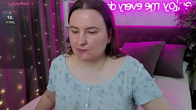 Snapshot of FeralPeach chatting on 05.28.26 FeralPeach online show from 05.28.26