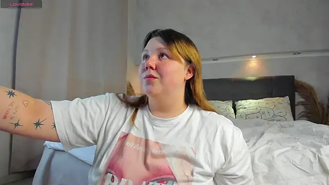 Snapshot of Ruth_Oliver chatting on 04.19.26 Ruth Oliver online show from 04.19.26