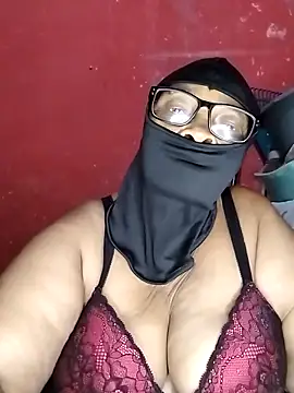 Snapshot of naughtygrannyXXX chatting on 12.19.24 naughtygrannyXXX online show from 12.19.24