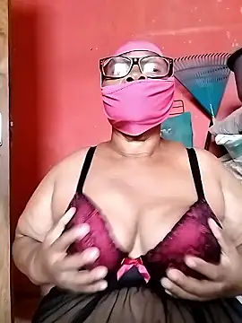 Snapshot of naughtygrannyXXX chatting on 01.21.25 naughtygrannyXXX online show from 01.21.25