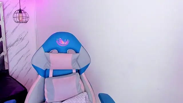 Queen perla  online show from 11.03.25