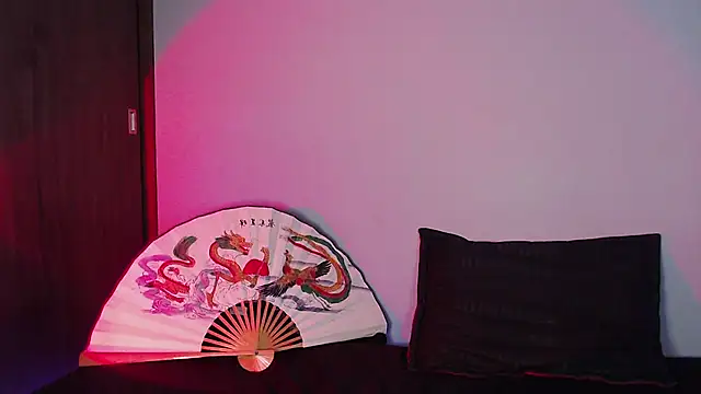 Snapshot of catipetite chatting on 12.14.24 catipetite online show from 12.14.24