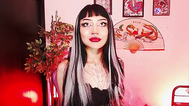 Snapshot of catipetite chatting on 05.13.26 catipetite online show from 05.13.26