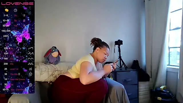 Snapshot of Milfshakecafe chatting on 10.02.25 Milfshakecafe online show from 10.02.25