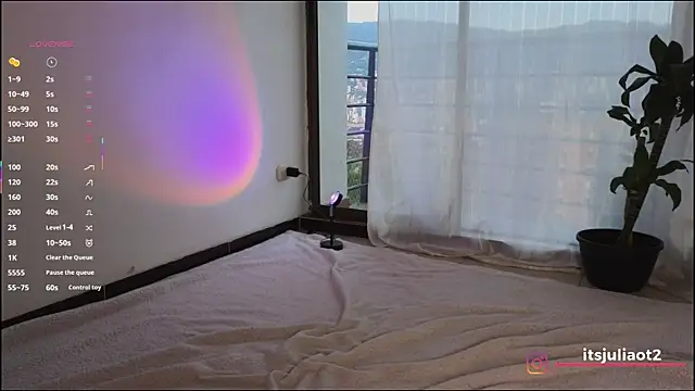 mssjulia online show from 09.10.25