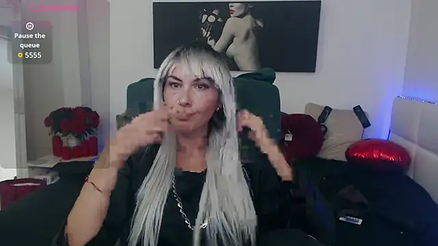 Snapshot of EvelynQueenn chatting on 09.28.25 EvelynQueenn online show from 09.28.25