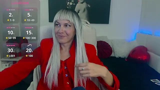 Snapshot of EvelynQueenn chatting on 10.25.25 EvelynQueenn online show from 10.25.25