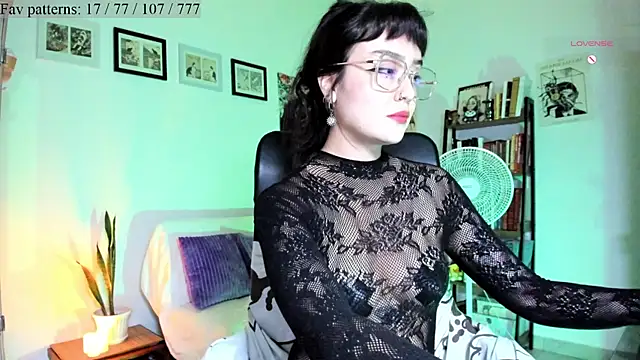 Snapshot of Conlosmichis chatting on 10.11.25 Conlosmichis online show from 10.11.25
