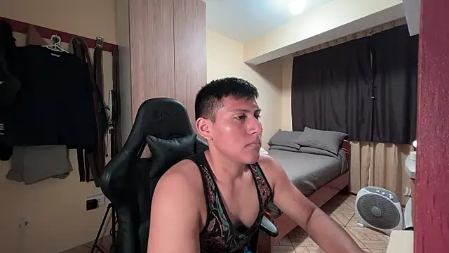 Snapshot of JoshuaTls08 chatting on 12.05.25 JoshuaTls08 online show from 12.05.25