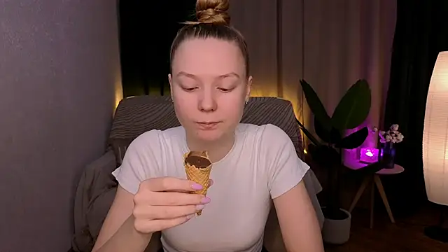 CarolynCohen   online show from 02.16.25