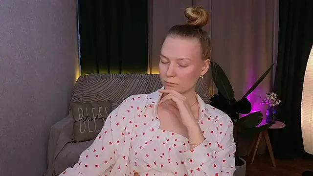 CarolynCohen   online show from 02.25.25