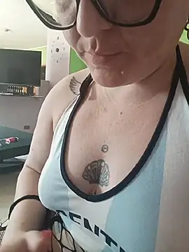 Snapshot of peachgirlmartyna chatting on 07.18.26 peachgirlmartyna online show from 07.18.26