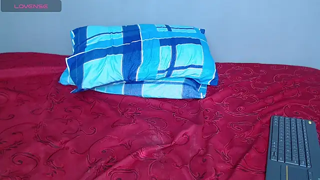 Snapshot of blue_violette_ chatting on 12.29.24 blue violette online show from 12.29.24