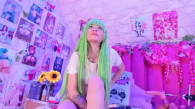 Snapshot of Alicebenett chatting on 09.29.25 Alicebenett online show from 09.29.25