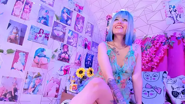 Snapshot of Alicebenett chatting on 10.12.25 Alicebenett online show from 10.12.25