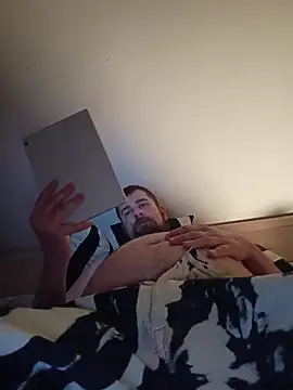 Snapshot of machobear87 chatting on 03.11.26 machobear87 online show from 03.11.26