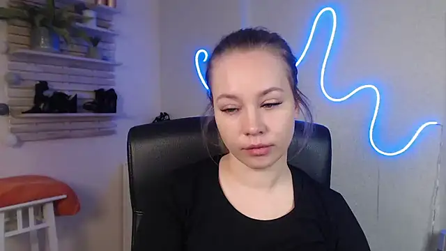 Snapshot of holly_xglam chatting on 12.31.24 holly xglam online show from 12.31.24