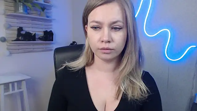 Snapshot of holly_xglam chatting on 01.03.25 holly xglam online show from 01.03.25