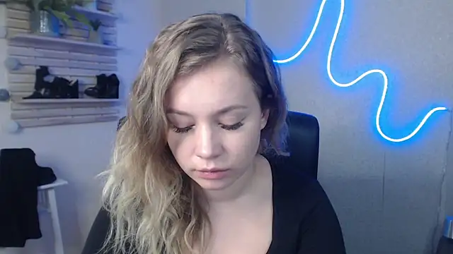 Snapshot of holly_xglam chatting on 01.07.25 holly xglam online show from 01.07.25