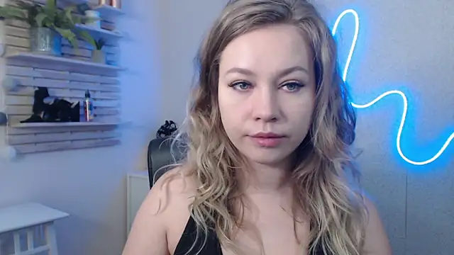 Snapshot of holly_xglam chatting on 01.13.25 holly xglam online show from 01.13.25