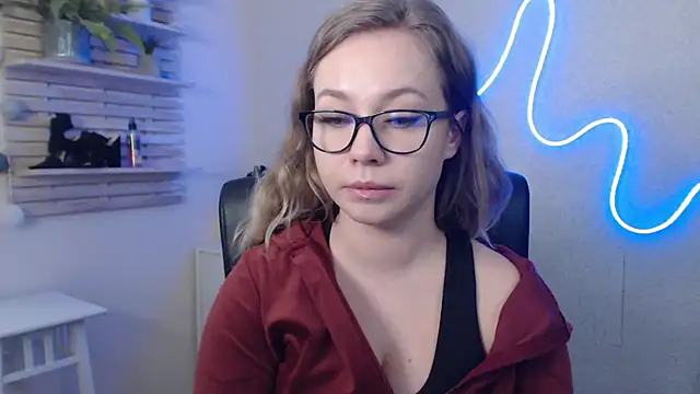 Snapshot of holly_xglam chatting on 01.13.25 holly xglam online show from 01.13.25