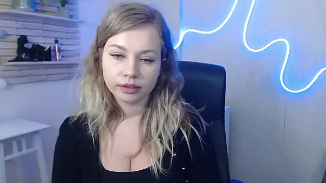 Snapshot of holly_xglam chatting on 01.14.25 holly xglam online show from 01.14.25