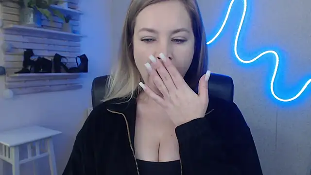 Snapshot of holly_xglam chatting on 01.17.25 holly xglam online show from 01.17.25