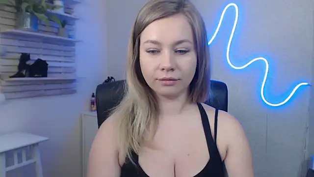 Snapshot of holly_xglam chatting on 01.21.25 holly xglam online show from 01.21.25