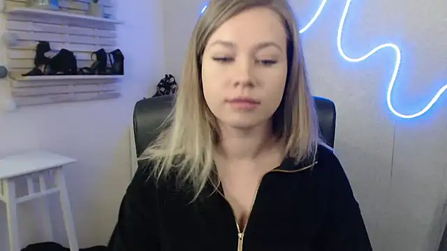 Snapshot of holly_xglam chatting on 01.24.25 holly xglam online show from 01.24.25