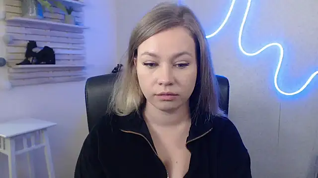 Snapshot of holly_xglam chatting on 01.24.25 holly xglam online show from 01.24.25