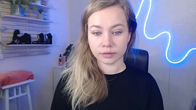 Snapshot of holly_xglam chatting on 01.28.25 holly xglam online show from 01.28.25