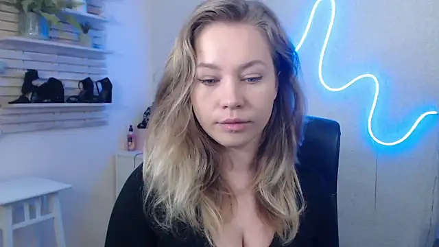 Snapshot of holly_xglam chatting on 01.29.25 holly xglam online show from 01.29.25