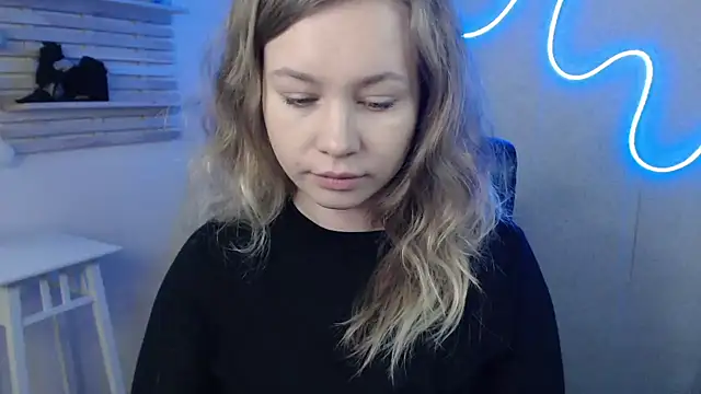 Snapshot of holly_xglam chatting on 02.11.25 holly xglam online show from 02.11.25